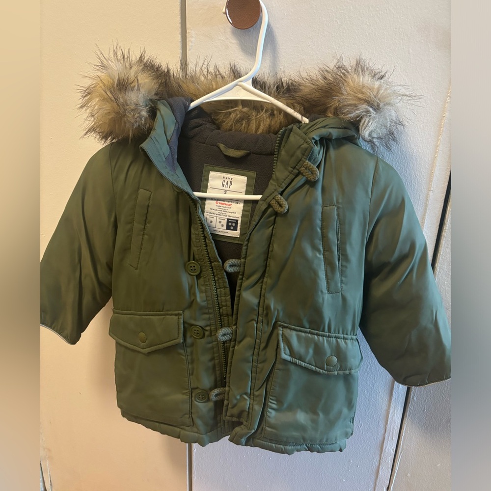 Gap toddler boys Faux Fur Trimmed Down Parka Size 2T